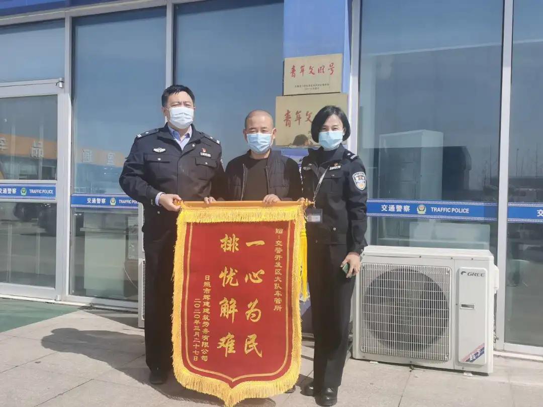 最新牵引车，速度与力量的完美展现！