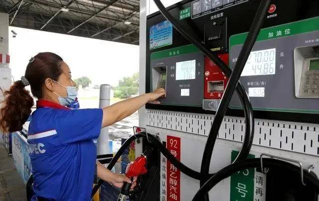 95井汽油最新价格动态，变化中的力量与学习的自信