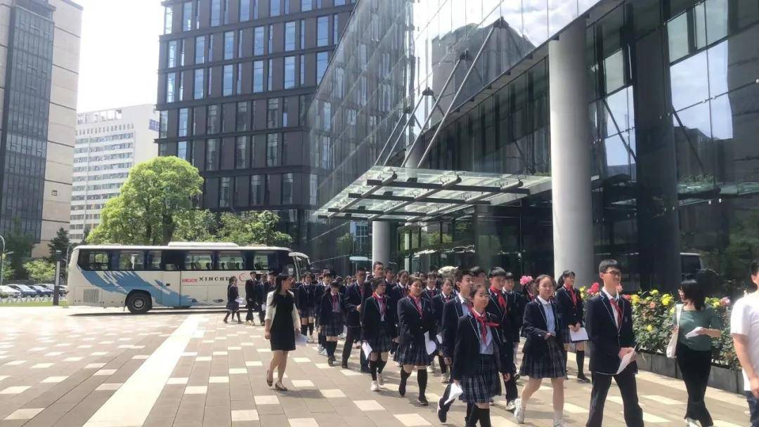 都市最新高科技产品重塑未来生活，科技魅力的体验之旅