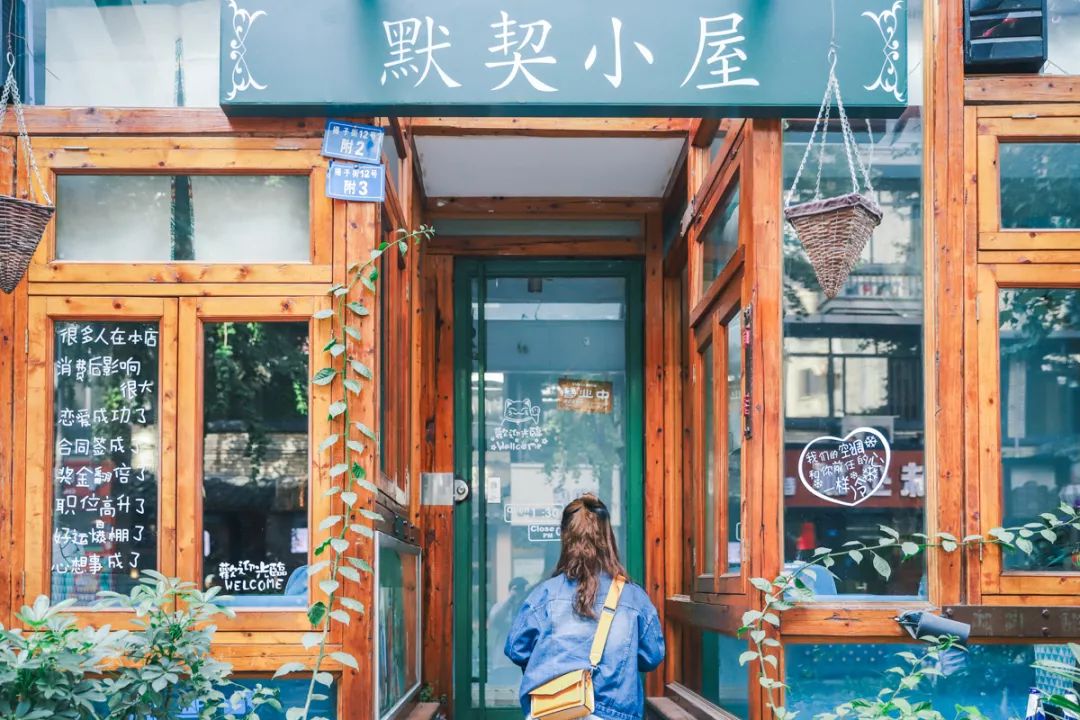 船厂最新动态与小巷中的隐秘宝藏，特色小店的独特魅力探索